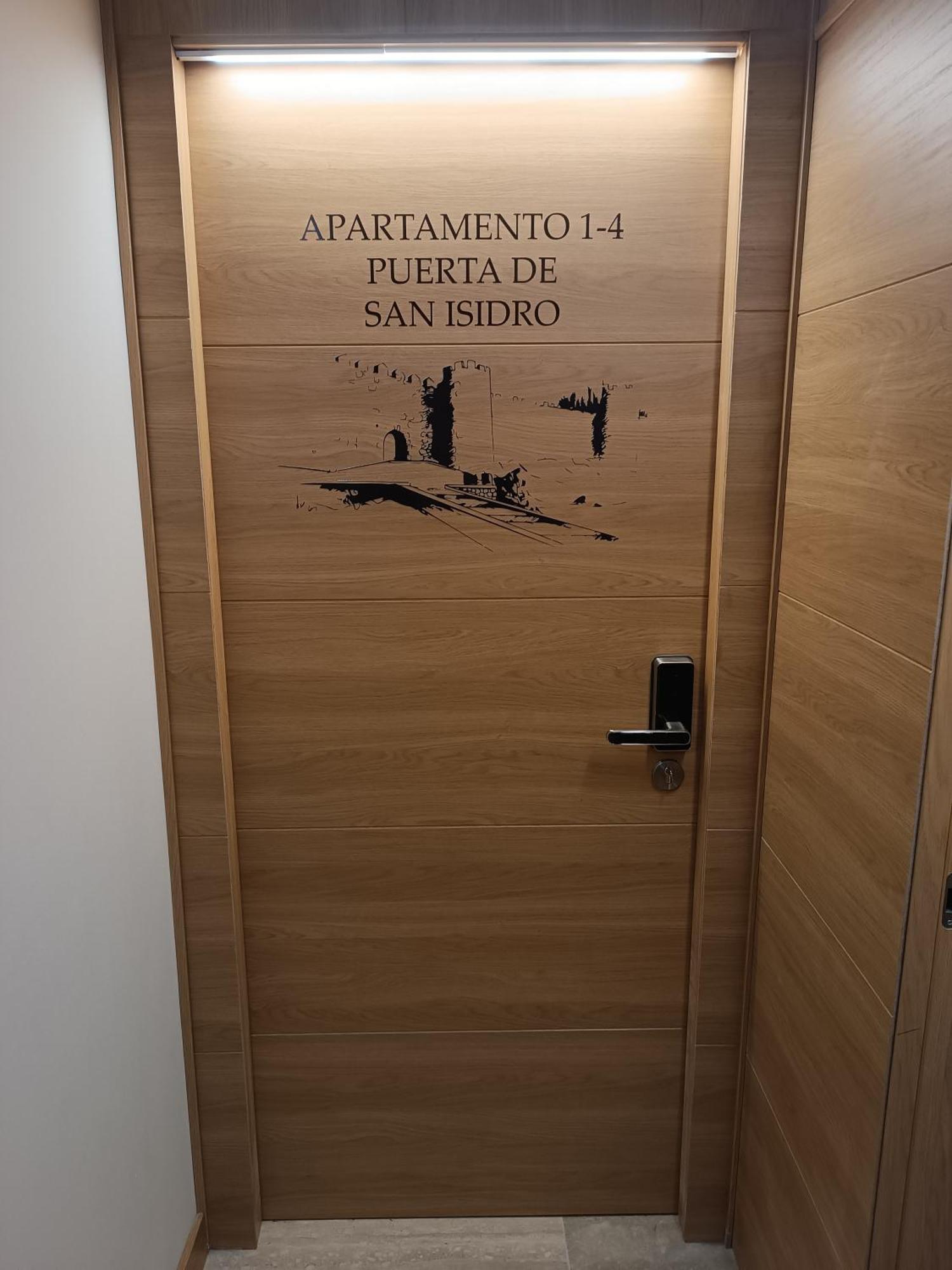 Apartamentos Turisticos Avila Puerta De San Isidro 1-4 ภายนอก รูปภาพ