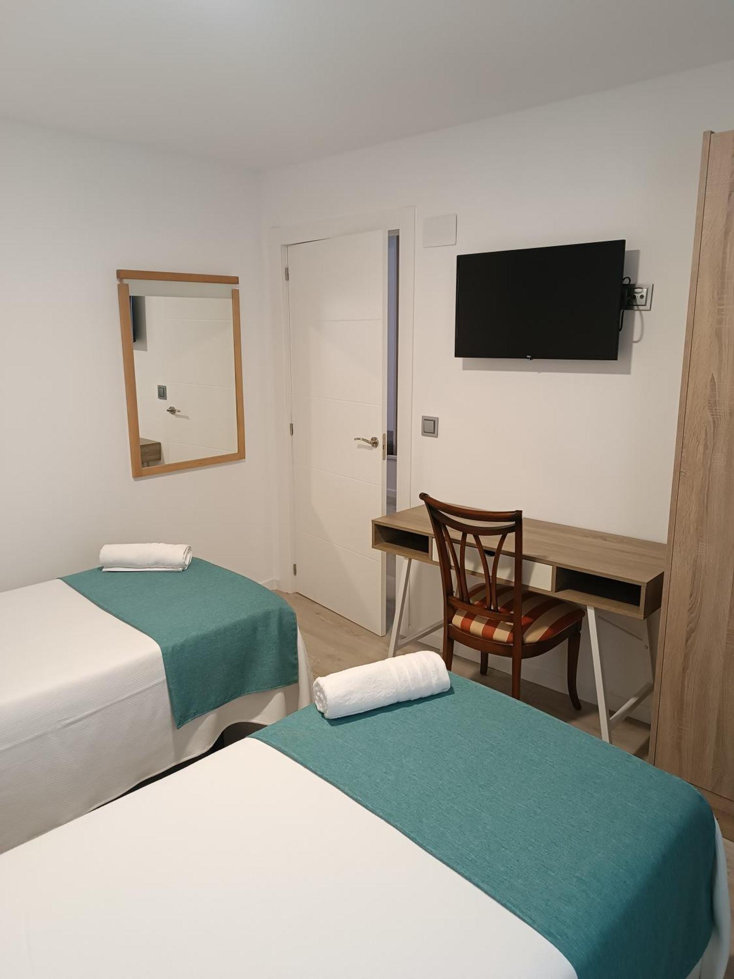 Apartamentos Turisticos Avila Puerta De San Isidro 1-4 ภายนอก รูปภาพ